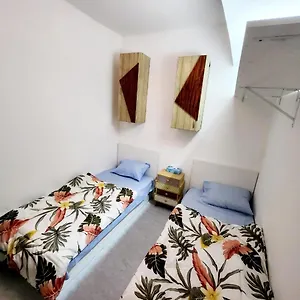Amazing Couples Partition 7 Min Walking From Mall Of Emirates Guest house